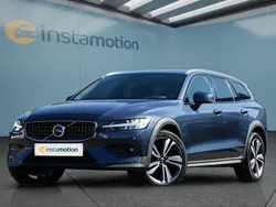 Blau Gebraucht 2024 Volvo V60 Kombi | 44.349 € (Teuer)