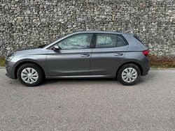 Graphitegrau metallic Gebraucht 2023 Skoda Fabia Ambition Kleinwagen | 18.490 € (Guter Preis)