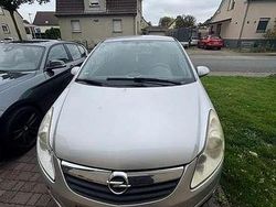 Silber Gebraucht 2007 Opel Corsa Limousine | 1.999 € (Etwas zu teuer)