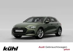 Distriktgrün metallic Gebraucht 2024 Audi A3 Ambiente Limousine | 31.980 € (Fairer Preis)