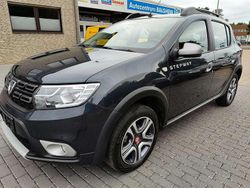 Grau "comete" Gebraucht 2020 Dacia Sandero Celebration Kleinwagen | 11.390 € (Fairer Preis)