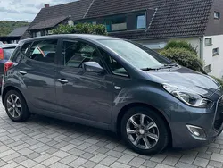 Grau Gebraucht 2016 Hyundai ix20 Trend Van / Kleinbus | 9.700 € (Fairer Preis)