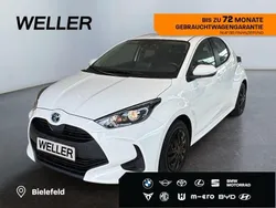 Weiss Gebraucht 2022 Toyota Yaris Hybrid Comfort Kleinwagen | 16.780 € (Fairer Preis)
