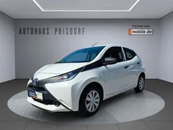 Weiß Gebraucht 2016 Toyota Aygo Kleinwagen | 7.450 € (Fairer Preis)