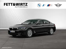 Saphirschwarz metallic Gebraucht 2021 BMW 530e Sport Line Limousine | 36.488 € (Fairer Preis)
