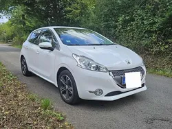 Weiß Gebraucht 2013 Peugeot 208 Allure Kleinwagen | 7.200 € (Fairer Preis)
