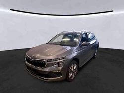 Graphitegrau Gebraucht 2024 Skoda Kamiq Selection SUV | 20.990 €