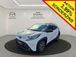Schneeweiß / night sky black Neu 2024 Toyota Aygo Team Kleinwagen | 15.350 €