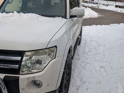 Weiß Gebraucht 2007 Mitsubishi Pajero Instyle SUV | 20.000 € (Teuer)