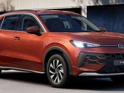 Flame red metallic Neu 2025 VW T-Roc Life SUV | 32.990 € (Etwas zu teuer)
