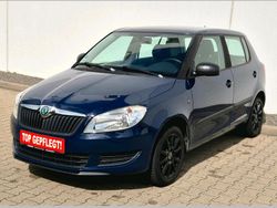 Blau Gebraucht 2011 Skoda Fabia Limousine | 3.990 € (Fairer Preis)