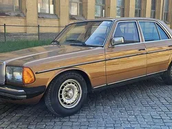 Gold Gebraucht 1981 Mercedes E300 Limousine | 6.999 €