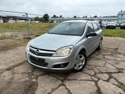 Grau Gebraucht 2007 Opel Astra Catch Me Limousine | 2.890 € (Teuer)