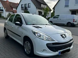 Weiß Gebraucht 2010 Peugeot 206+ Kleinwagen | 1.700 €