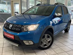 Blau Gebraucht 2017 Dacia Sandero Prestige Kleinwagen | 11.490 € (Etwas zu teuer)
