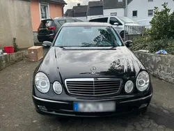 Schwarz Gebraucht 2003 Mercedes E220 Limousine | 4.300 €
