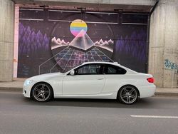 Weiß Gebraucht 2011 BMW 320 M Sport Coupé | 12.800 € (Teuer)