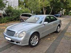 Silber Gebraucht 2005 Mercedes E200 Limousine | 3.900 € (Guter Preis)