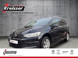 Schwarz (deep black perleffekt) Gebraucht 2023 VW Touran Comfortline Van / Kleinbus | 34.890 € (Teuer)