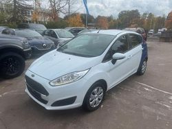Weiß Gebraucht 2016 Ford Fiesta Trend Limousine | 3.900 €