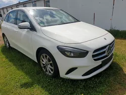 Weiß Gebraucht 2021 Mercedes B200 Business Van / Kleinbus | 23.999 € (Guter Preis)