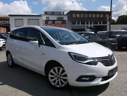 Weiß Gebraucht 2017 Opel Zafira Business Van / Kleinbus | 14.999 € (Guter Preis)