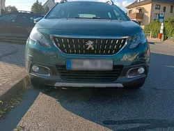 Grün Gebraucht 2018 Peugeot 2008 SUV | 9.950 € (Fairer Preis)
