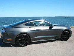 Grau Gebraucht 2018 Ford Mustang | 22.400 € (Guter Preis)