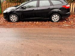 Schwarz Gebraucht 2012 Ford Focus Kombi | 2.850 €