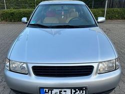 Silber Gebraucht 1999 Audi A3 Ambiente Limousine | 2.499 € (Etwas zu teuer)