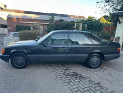 Schwarz Gebraucht 1989 Mercedes E250 Limousine | 9.999 €