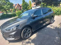 Grau Gebraucht 2020 Ford Focus ST Kombi | 16.000 € (Guter Preis)