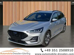 Silber Gebraucht 2024 Ford Focus ST-Line X Limousine | 24.980 € (Guter Preis)