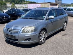 Silber Gebraucht 2007 Toyota Avensis Travel Kombi | 1.590 € (Guter Preis)