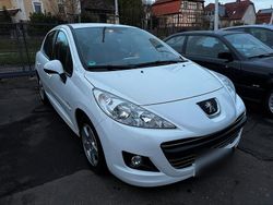 Weiß Gebraucht 2011 Peugeot 207 Urban Move Kleinwagen | 3.500 €