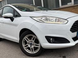 Weiß Gebraucht 2015 Ford Fiesta Titanium Kleinwagen | 5.300 € (Guter Preis)