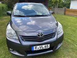 Grau Gebraucht 2010 Toyota Verso Edition Van / Kleinbus | 5.800 € (Fairer Preis)