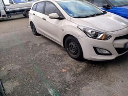 Weiß Gebraucht 2013 Hyundai i30 Classic Kombi | 4.300 € (Guter Preis)