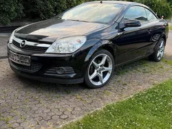 Schwarz Gebraucht 2007 Opel Astra Cabriolet Cabrio | 1.650 €