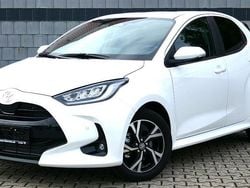 Weiß Neu 2025 Toyota Yaris Hybrid Style Limousine | 24.790 € (Guter Preis)
