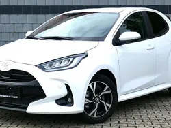 Weiß Neu 2025 Toyota Yaris Hybrid Style Limousine | 24.790 € (Fairer Preis)