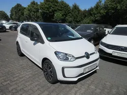 Pure white deep black perleffe Gebraucht 2021 VW up! Style Kleinwagen | 11.988 € (Fairer Preis)