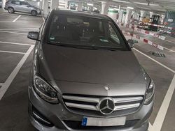 Grau Gebraucht 2016 Mercedes B180 Van / Kleinbus | 14.250 € (Guter Preis)