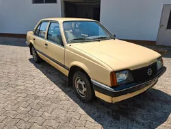Beige Gebraucht 1982 Opel Ascona Limousine | 1.200 €