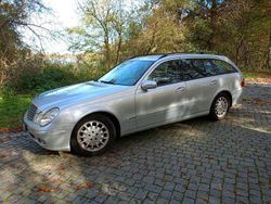 Grau Gebraucht 2006 Mercedes E200 Kombi | 4.500 € (Fairer Preis)