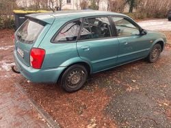 Grün Gebraucht 2002 Mazda 323 Limousine | 1.100 €