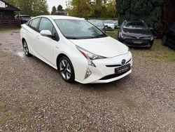 Weiß Gebraucht 2016 Toyota Prius Comfort Limousine | 14.990 €