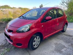 Rot Gebraucht 2009 Toyota Aygo City Kleinwagen | 1.700 € (Guter Preis)
