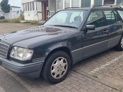Grau Gebraucht 1996 Mercedes E220 Kombi | 2.790 € (Superpreis)
