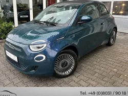 Grün (ozean grün) Gebraucht 2021 Fiat 500e Passion Cabrio | 17.850 € (Guter Preis)